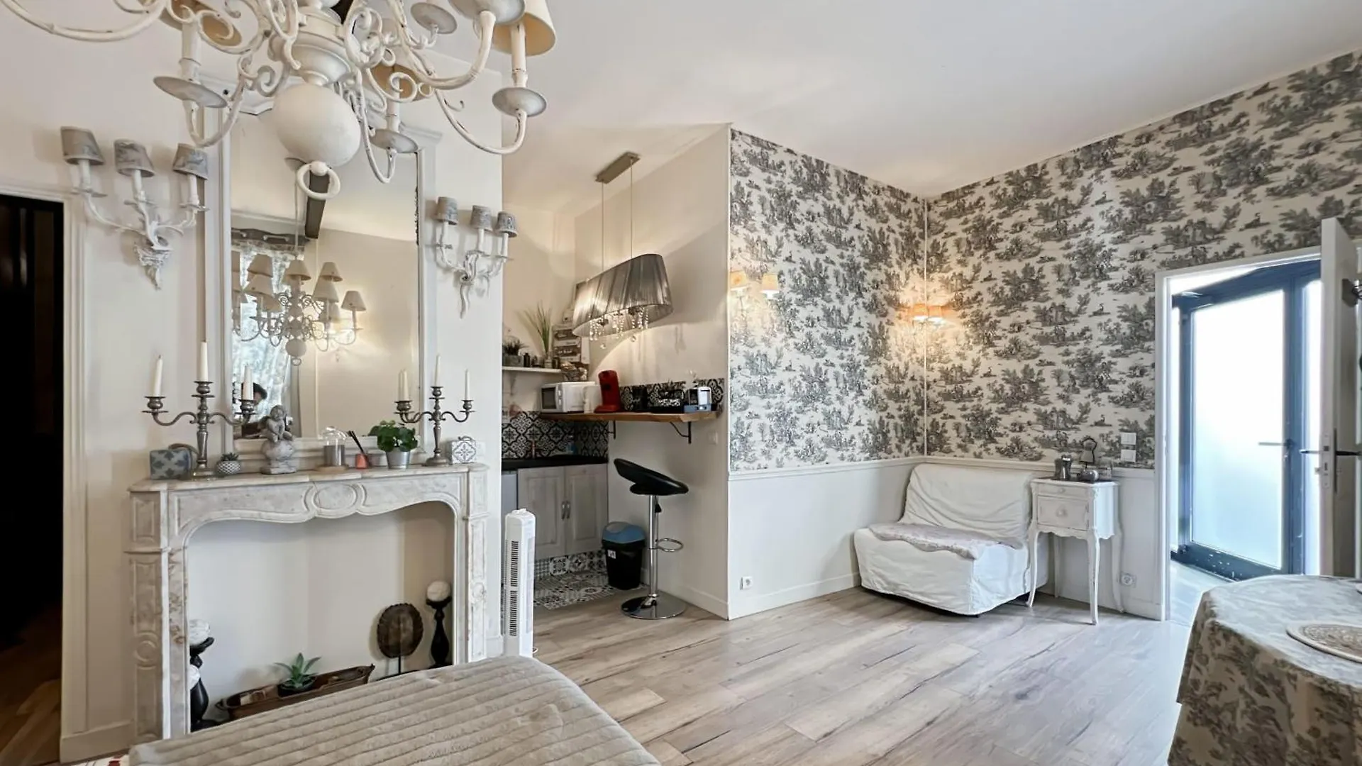 Apartment Charming In The Heart Of Paris