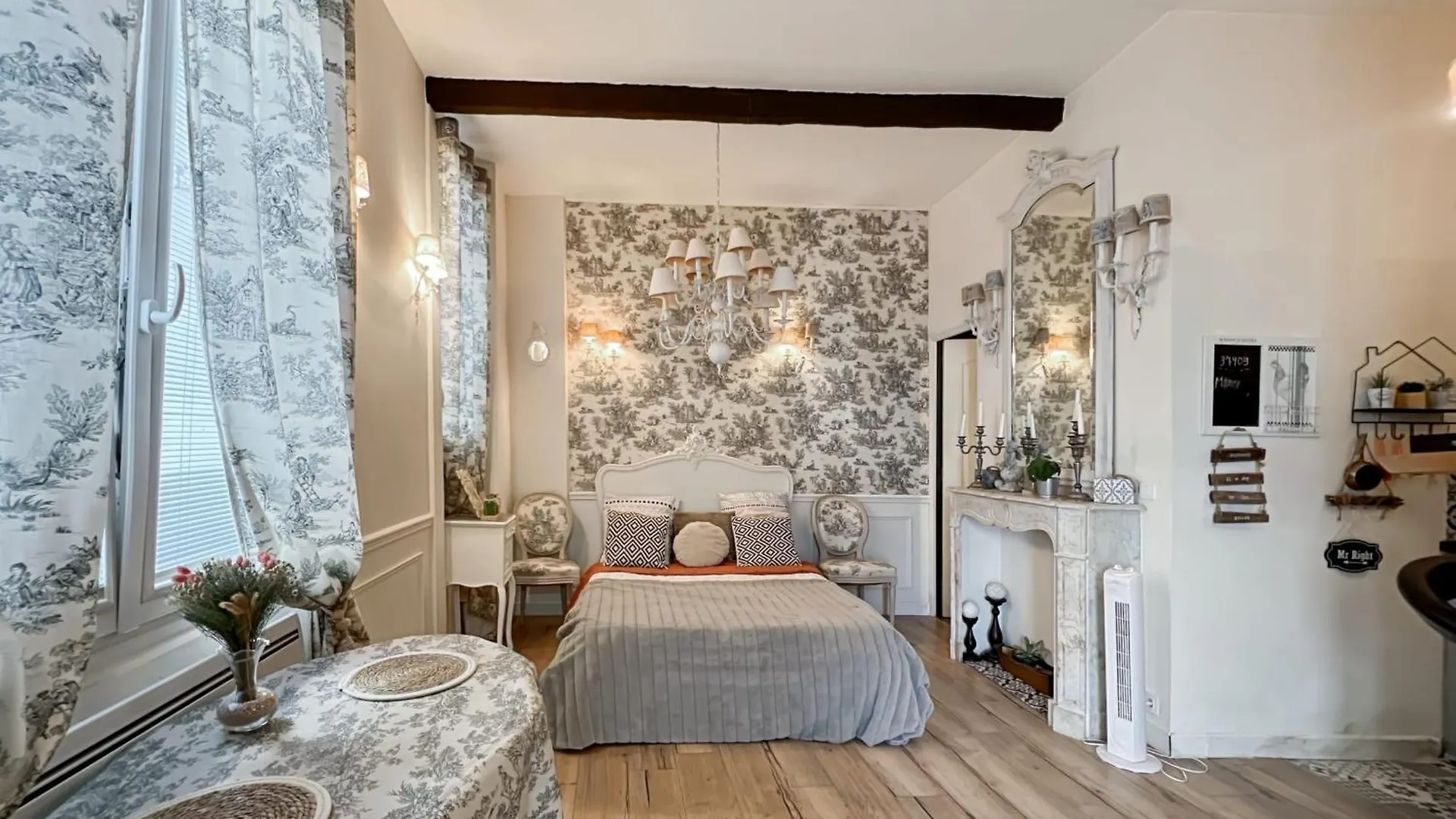 Apartment Charming In The Heart Of Paris